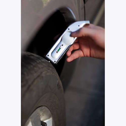 Avtomaterial Digitalni merilec tlaka v pnevmatikah
