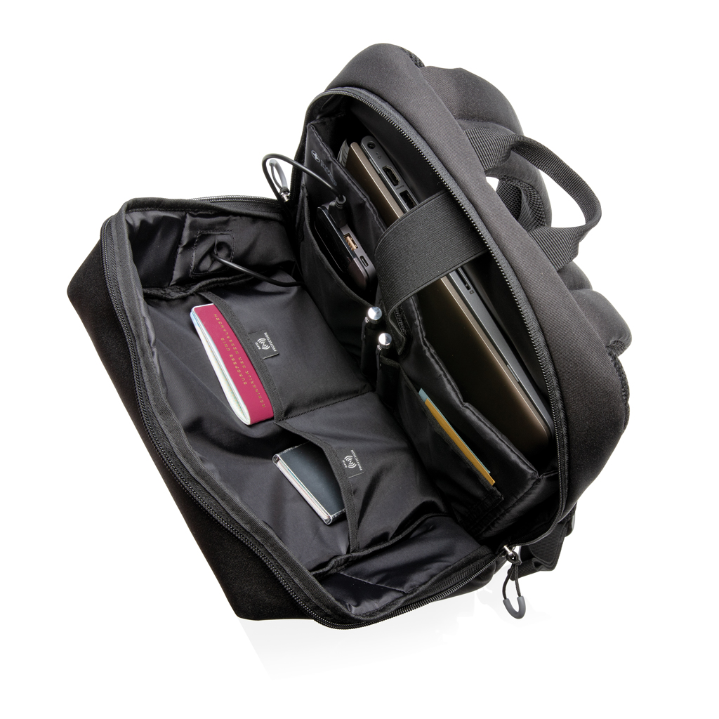 Backpacks Swiss Peak AWARE™ RFID and USB laptop backpack