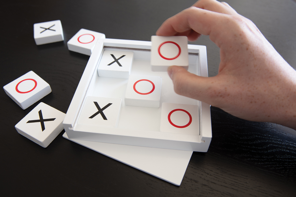Board & Outdoor FSC® Deluxe Tic Tac Toe game