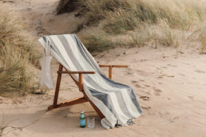 Travels & Excursions VINGA Valmer lounge chair towel