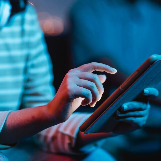 Kako blagovno znamko povezati s potrošniki v digitalni dobi