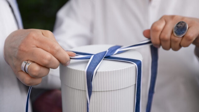 Minimalistična poslovna darila: manj je več v letu 2025