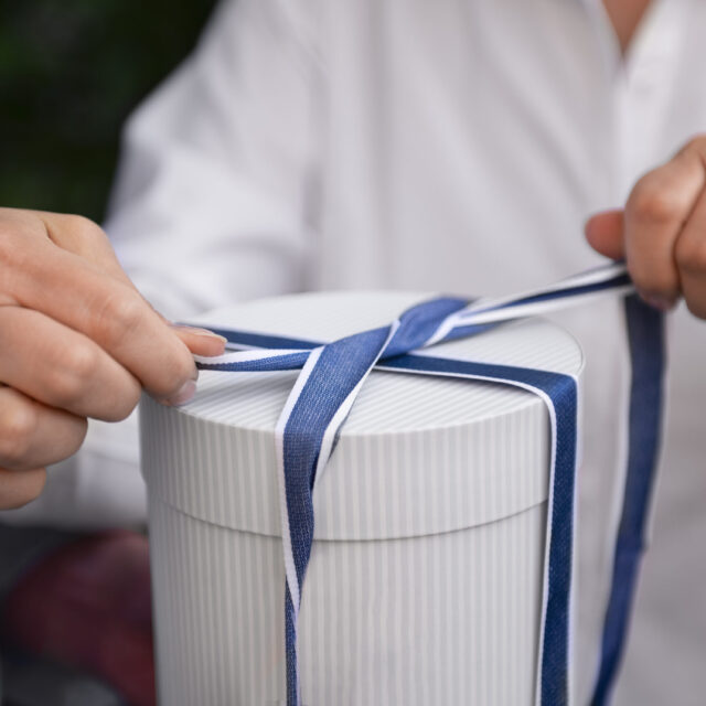 Minimalistična poslovna darila: manj je več v letu 2025