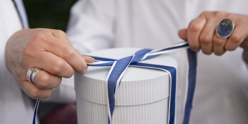 Minimalistična poslovna darila: manj je več v letu 2025